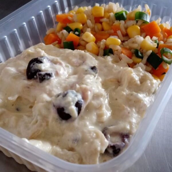 #47 Fricassê de frango com arroz à grega